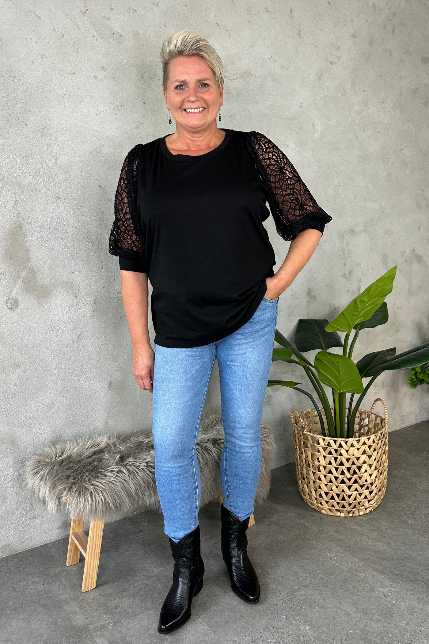 Bella Lace T-shirt Black - Kaffe Curve