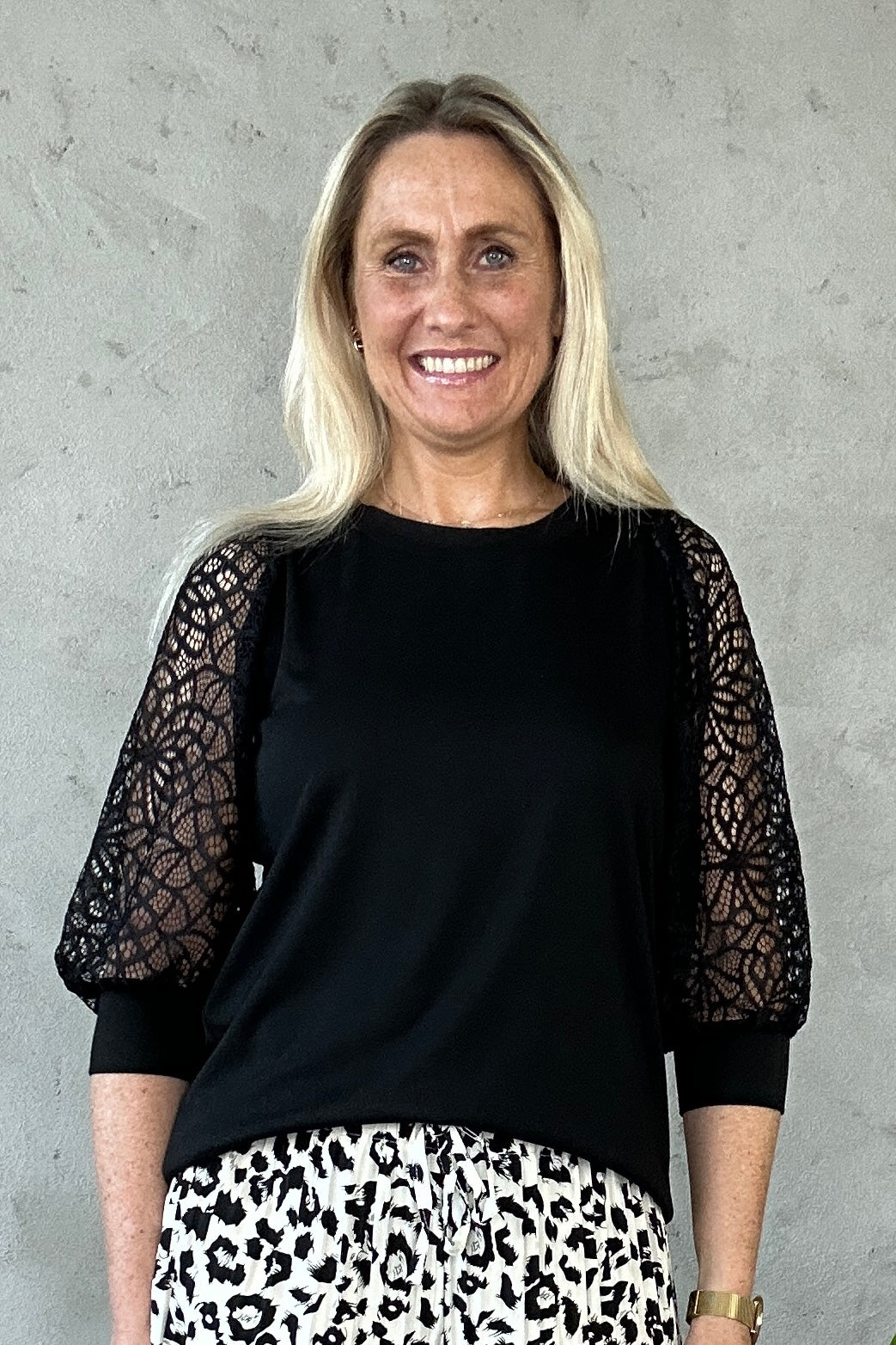 Bella Lace T-shirt Black - Kaffe Curve